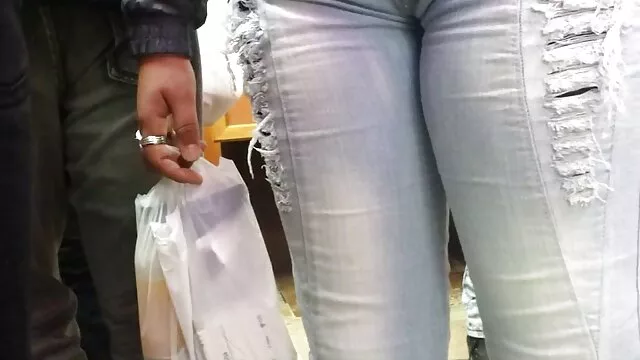 Noob Natty Mellow extiende hentai sub español sin censura online sus piernas