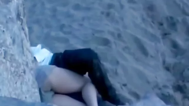 Pareja follando en la piscina hentai español latino sin censura